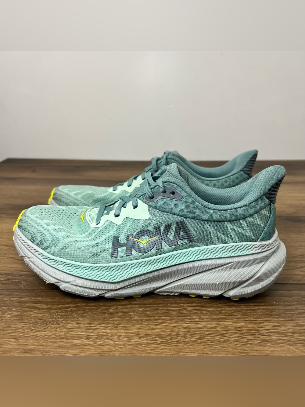 Hoka One One Challenger ATR 7 Women’s Size 7 B Green Athletic Running Shoes - Picture 7 of 13
